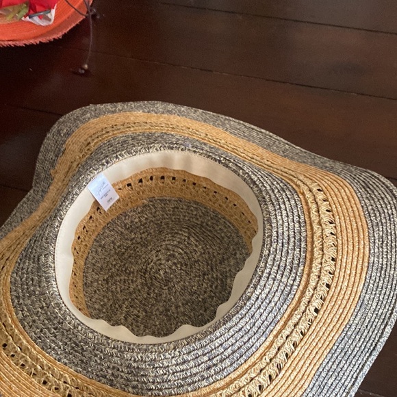 Beautiful grey and yellow straw hat - Picture 7 of 8
